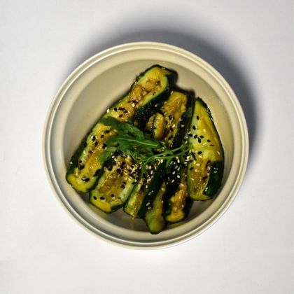 Битые огурцы салат