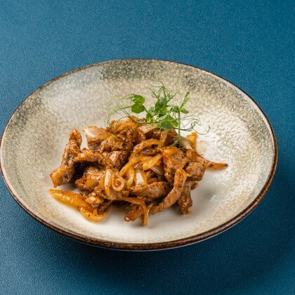 Поджарка из свинины с луком