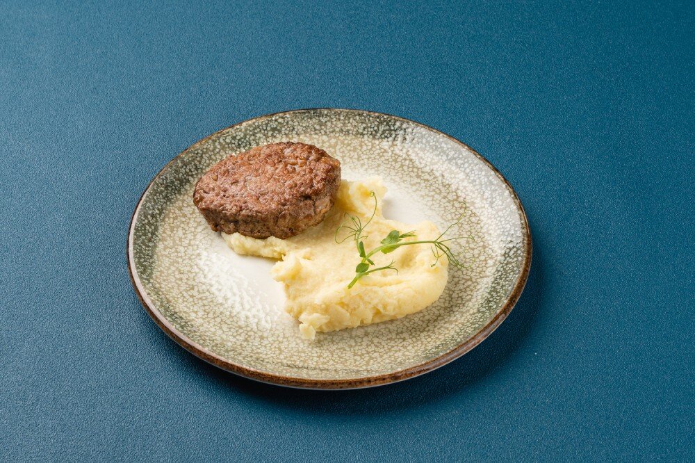 Домашняя котлета с пюре из картофеля