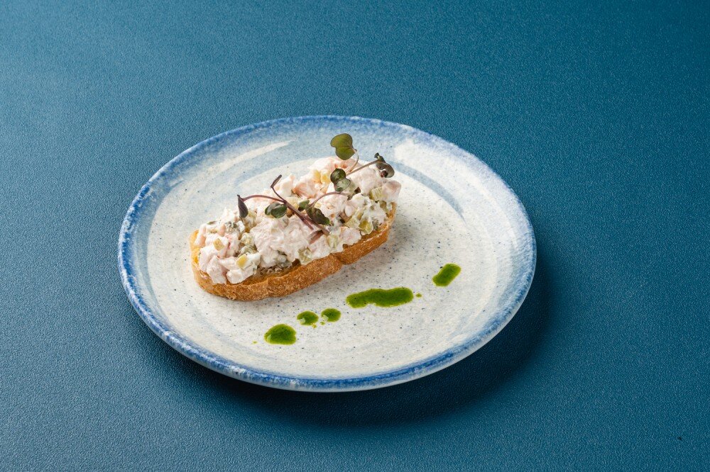 Брускетта с куриным филе