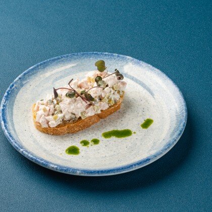 Брускетта с куриным филе