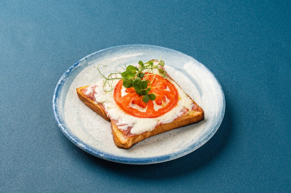 Горячий бутерброд с ветчиной и сыром