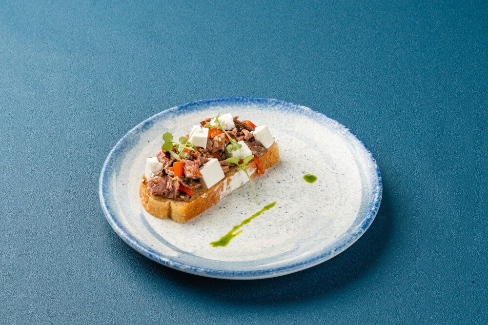 Брускетта с ростбифом