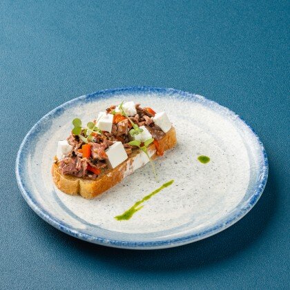 Брускетта с ростбифом