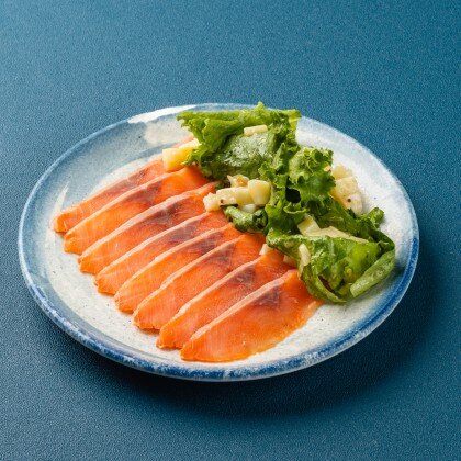 Кета холодного копчения с картофелем