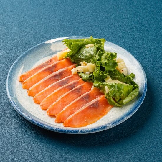 Кета холодного копчения с картофелем