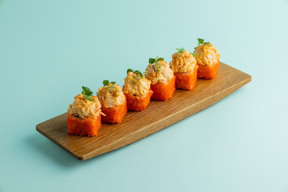 Ролл запеченный с лососем