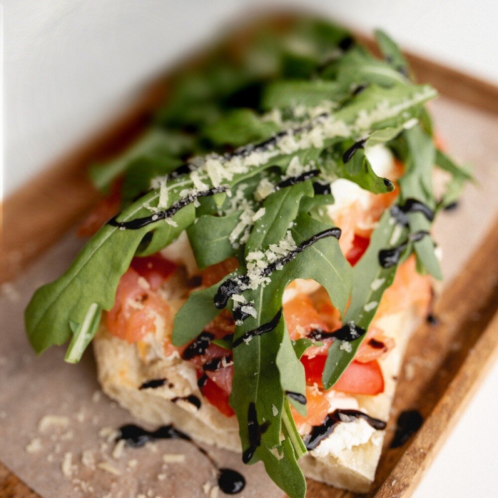 Брускетта с лососем