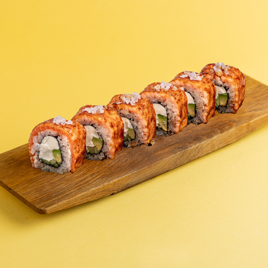 Ролл карамельный лосось