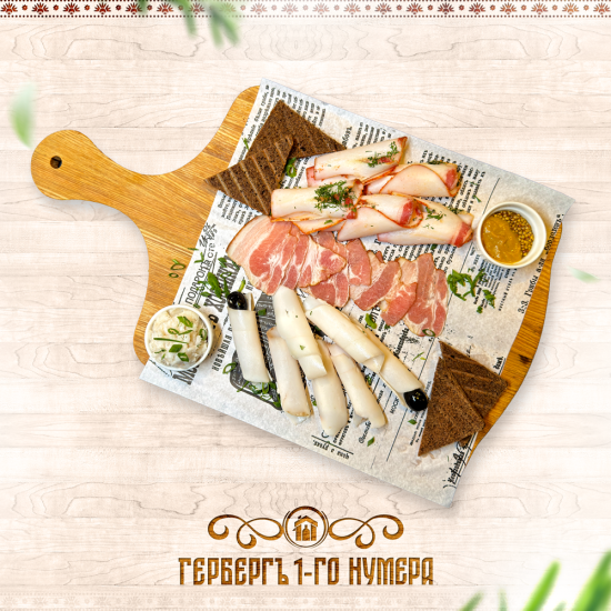 Тарель закусок из сала