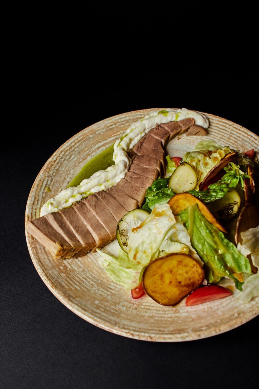 Салат с языком и аргентинскими огурцами