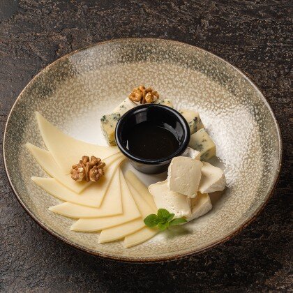 Сырное ассорти с медом