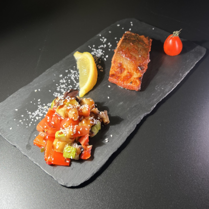 Филе горбуши на мангале с овощным соте