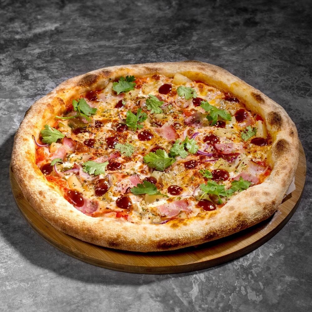 Острая с ананасом пицца