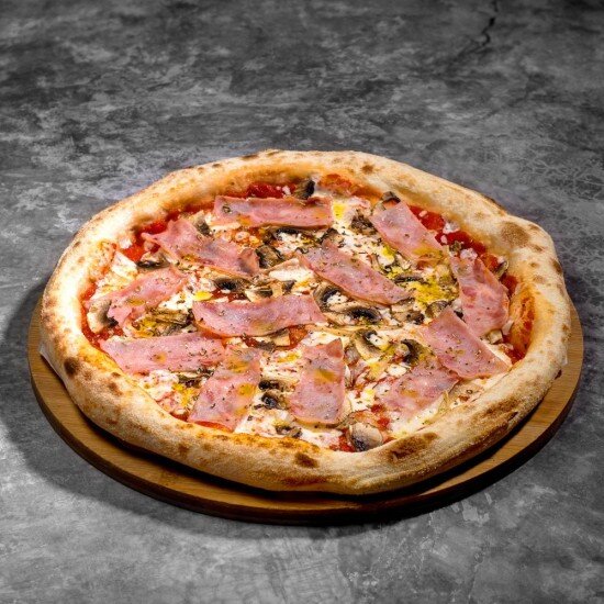 С ветчиной и грибами пицца