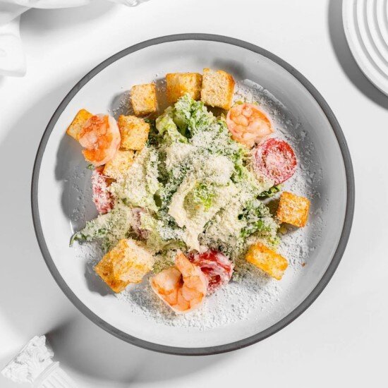 "Цезарь" с тигровыми креветками