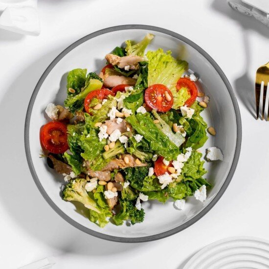 Салат с брокколи и индейкой