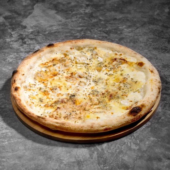 Четыре сыра пицца