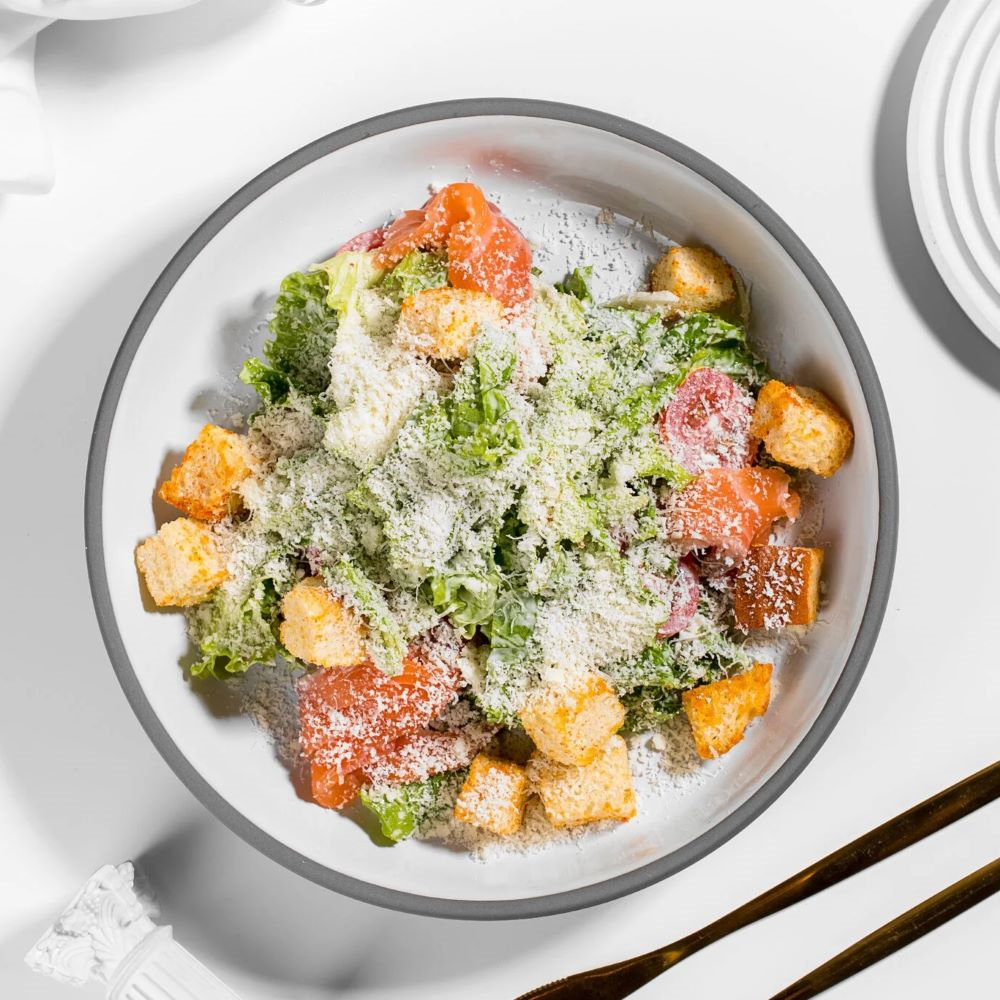 "Цезарь" с лососем