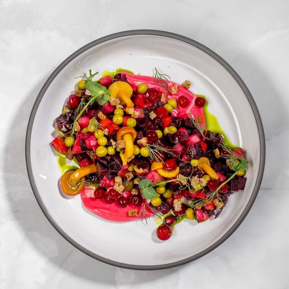 Винегрет из печеных овощей  с маринованными грибами и клюквенным майо