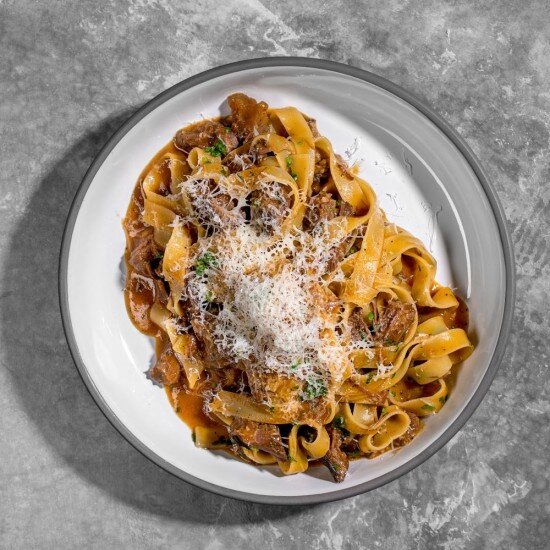 Фетучини с рагу из говядины