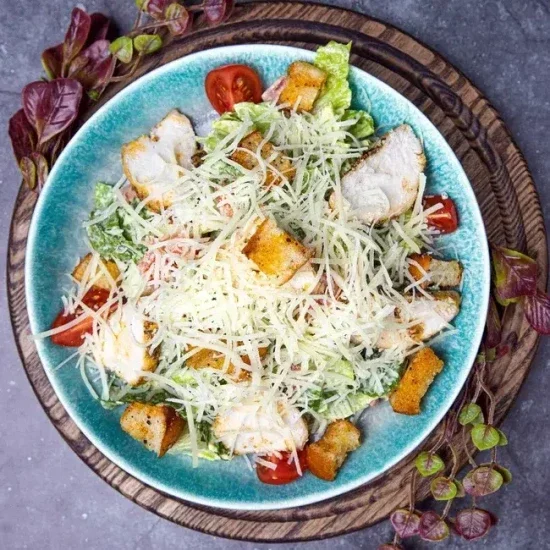 ЦЕЗАРЬ С КУРИЦЕЙ