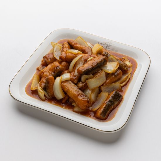 Брусочки минтая обжаренные с луком