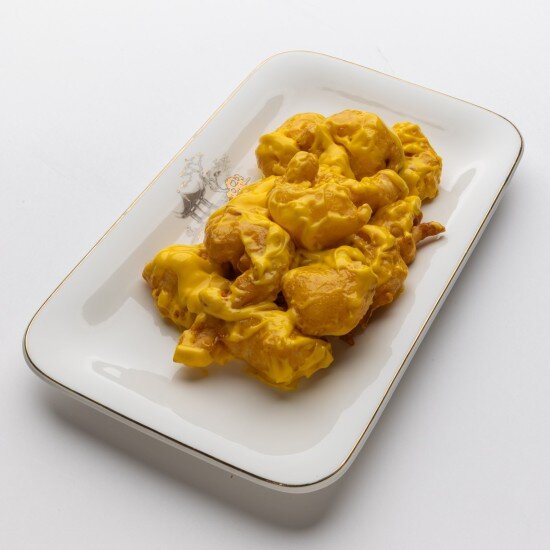 Очищенные креветки под майонезом