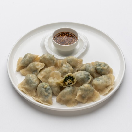 Пельмени отварные с черемшой, яйцом и  креветкой