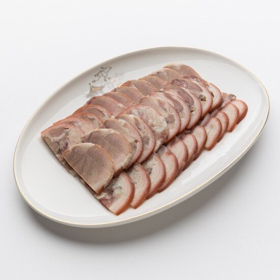 Рулька хрустальная с чесночным соусом