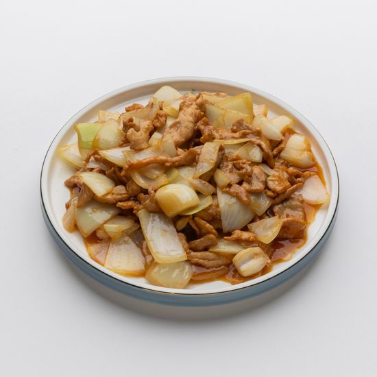 Свинина с луком и тмином