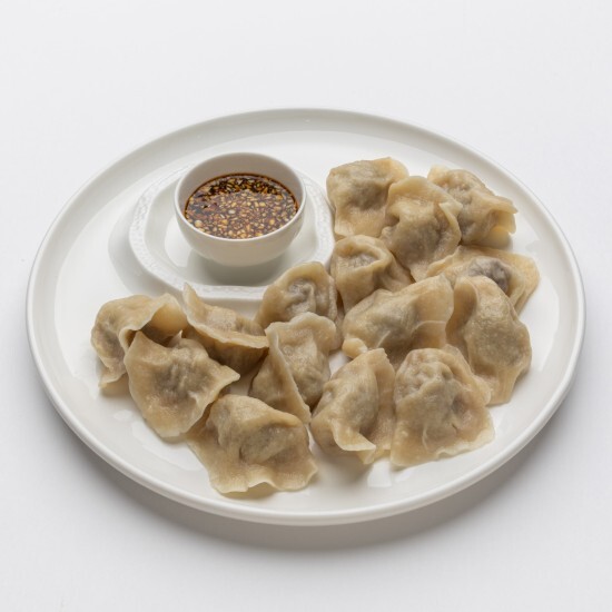 Пельмени отварные со свининой и кедровыми орешками 12шт