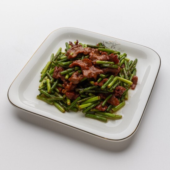 Ломтики говядины с побегами