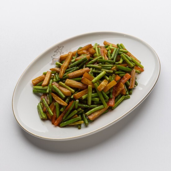 Побеги чеснока с картофелем