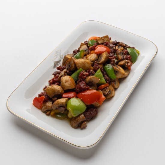 Шампиньоны с кусочками говядины