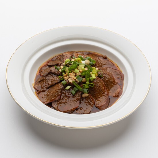 Салат из говядины с соусом