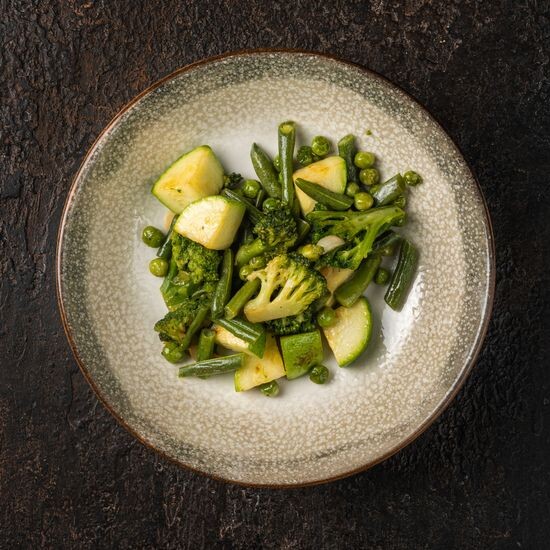 Зеленые овощи в сладком чили