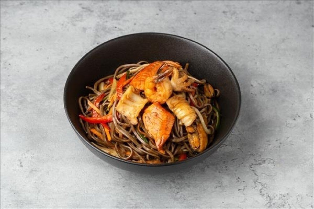 Гречневая лапша с морепродуктами