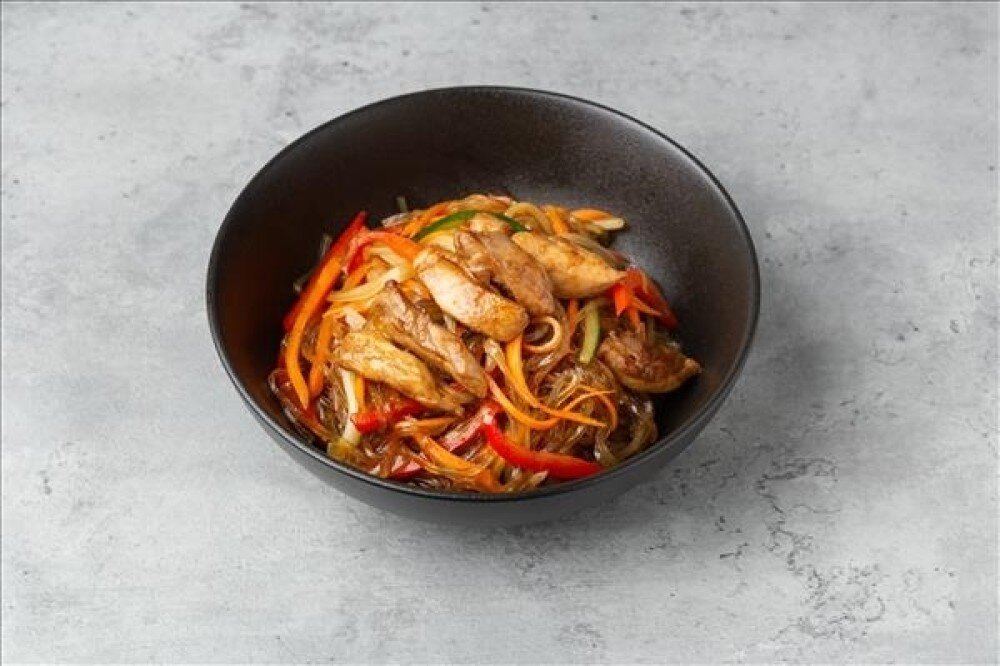 Крахмальная лапша с курицей