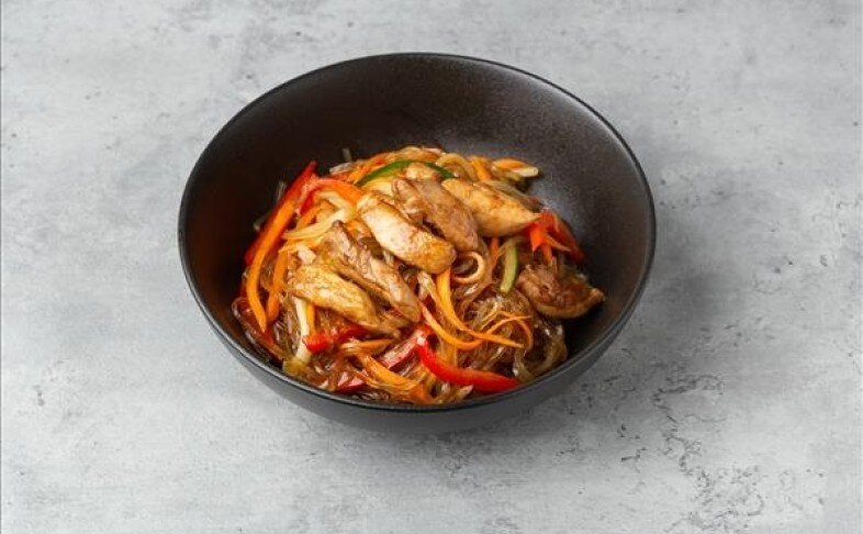 Крахмальная лапша с курицей