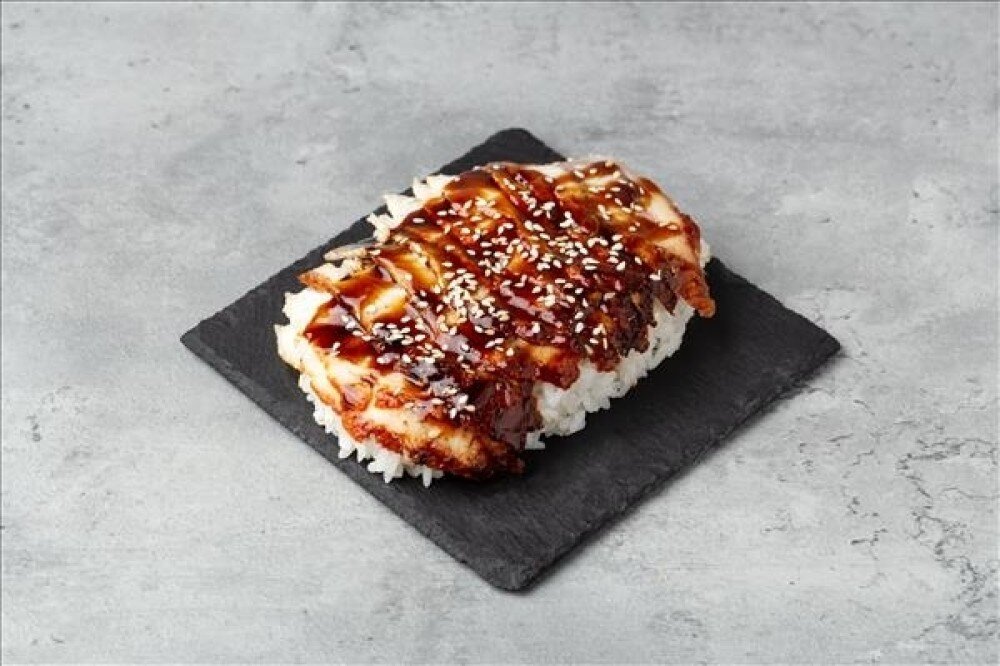 Угорь на рисе