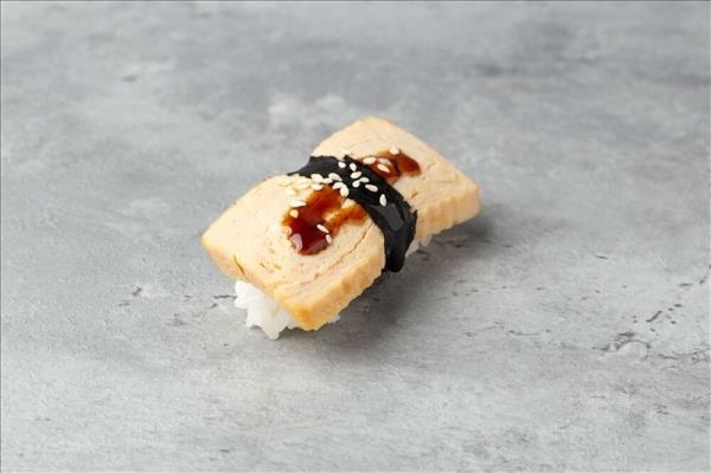 Суши с японским омлетом