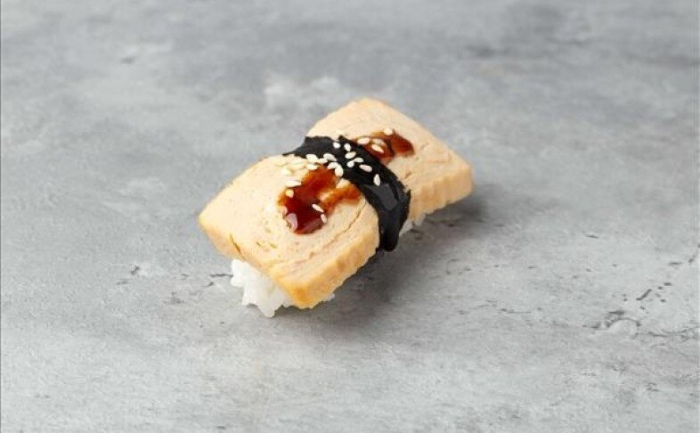 Суши с японским омлетом