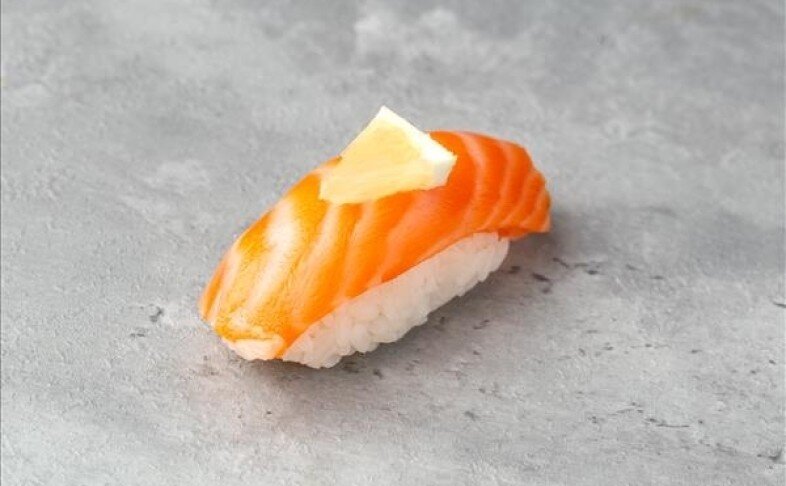 Суши с копчёным лососем
