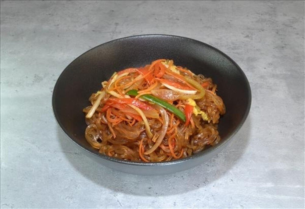 Крахмальная лапша с овощами