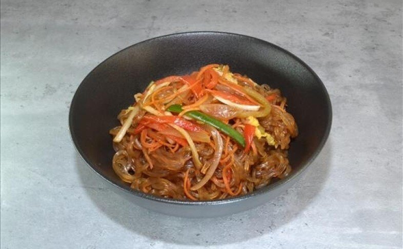 Крахмальная лапша с овощами