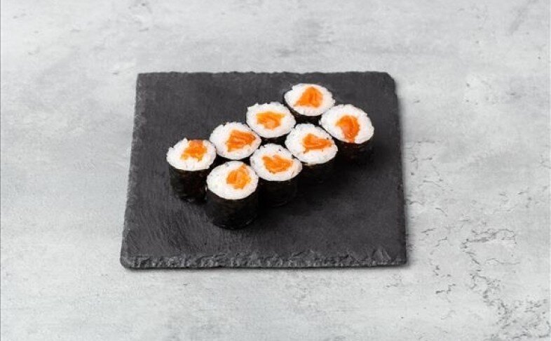 Тонкий ролл с копченым лососем