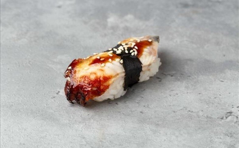 Суши с угрём
