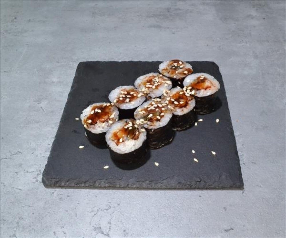 Тонкий ролл с угрём