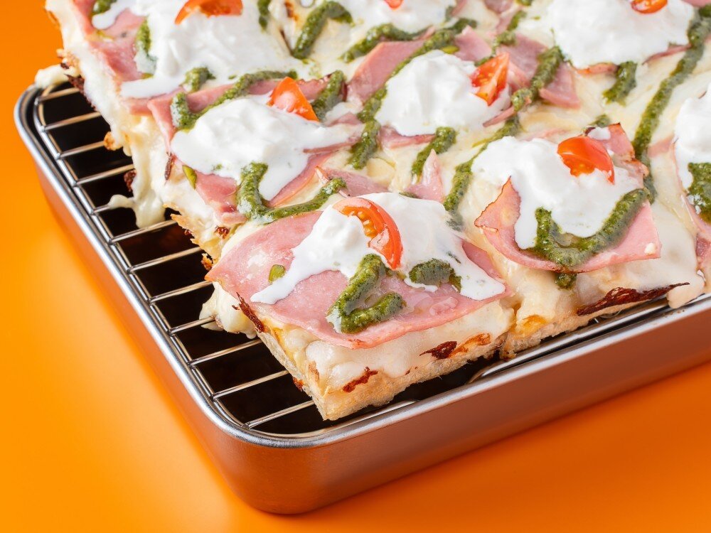 Пицца Мортаделла и страчателла